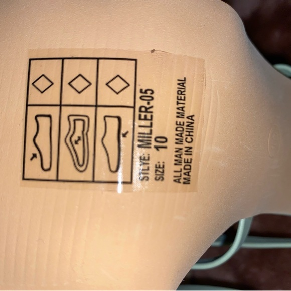 YOKI MILLER-05
Slip On
Open Square Toe
Upper Strappy Design
Padded Inner Footbed - Picture 4 of 6